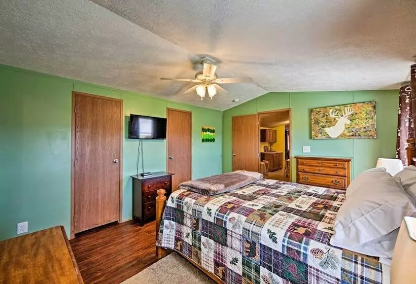 The Lodge : Klingerstown Home On 180 Acre Farm!