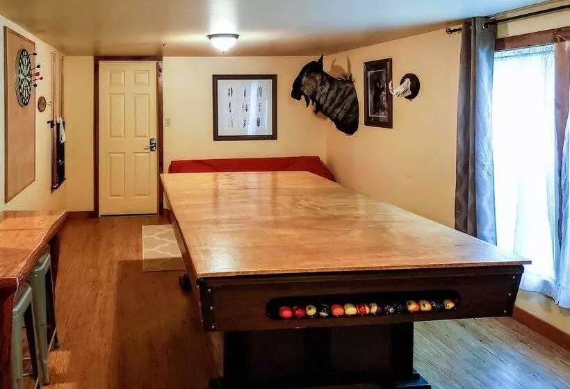 The Lodge : Klingerstown Home On 180 Acre Farm!