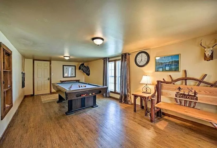 The Lodge : Klingerstown Home On 180 Acre Farm!