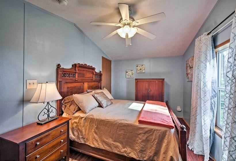 The Lodge : Klingerstown Home On 180 Acre Farm!