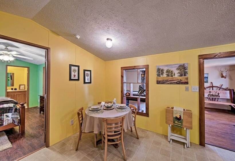 The Lodge : Klingerstown Home On 180 Acre Farm!