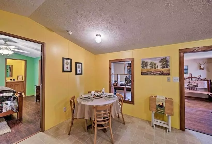 The Lodge : Klingerstown Home On 180 Acre Farm!