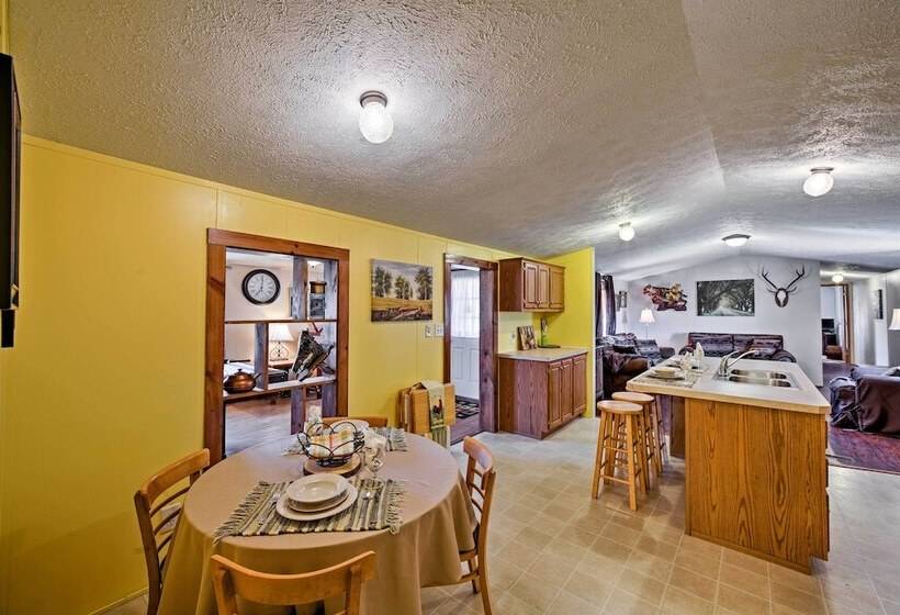 The Lodge : Klingerstown Home On 180 Acre Farm!