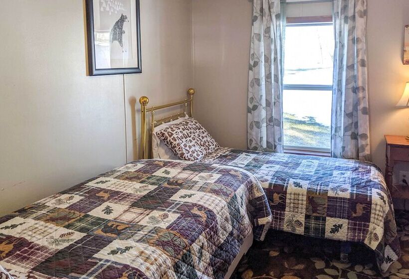 The Lodge : Klingerstown Home On 180 Acre Farm!