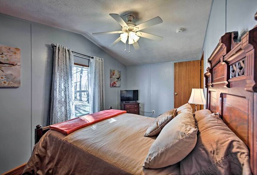 The Lodge : Klingerstown Home On 180 Acre Farm!