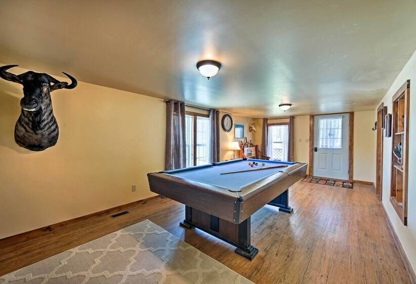 The Lodge : Klingerstown Home On 180 Acre Farm!