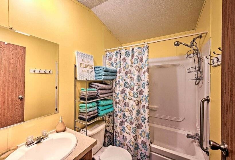 The Lodge : Klingerstown Home On 180 Acre Farm!