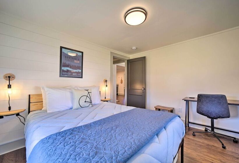 Updated Brevard Home Close To Downtown!