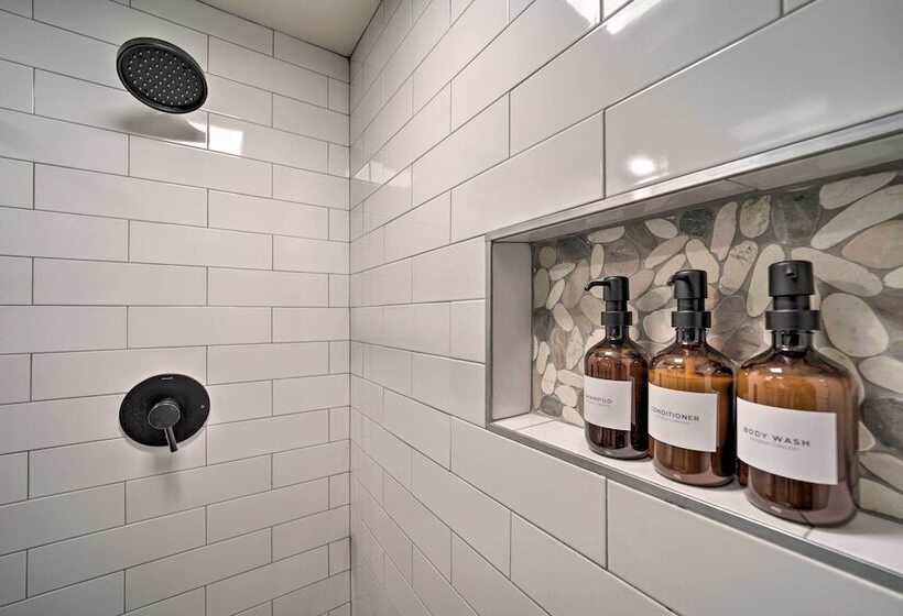 Updated Brevard Home Close To Downtown!