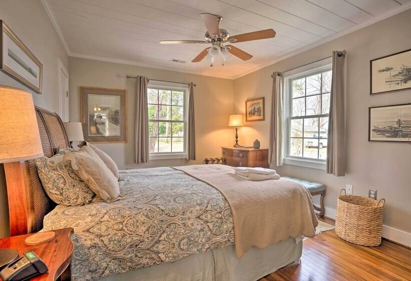 Urbanna Cottage W/ Private Yard & Water Views