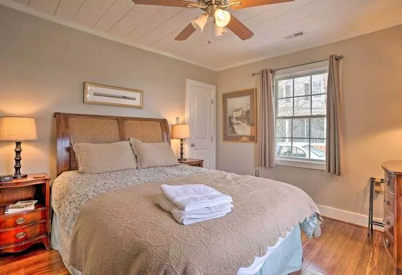 Urbanna Cottage W/ Private Yard & Water Views