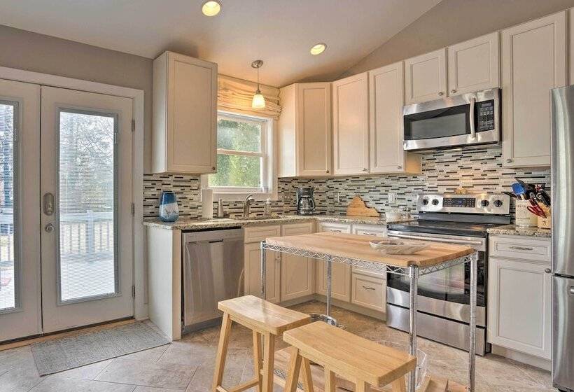 Urbanna Cottage W/ Private Yard & Water Views