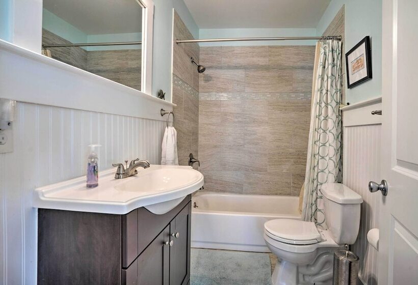 Urbanna Cottage W/ Private Yard & Water Views