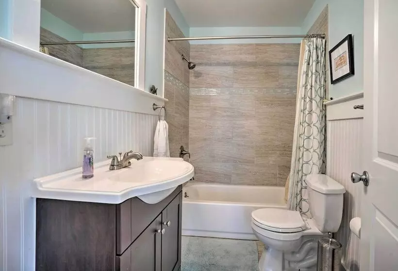 Urbanna Cottage W/ Private Yard & Water Views