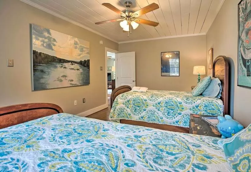 Urbanna Cottage W/ Private Yard & Water Views