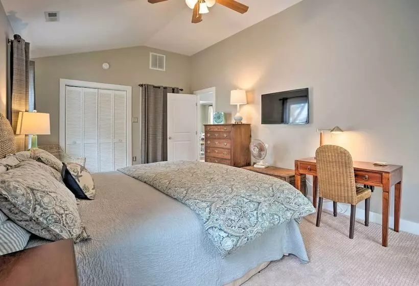 Urbanna Cottage W/ Private Yard & Water Views