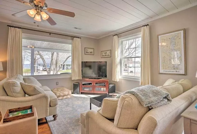 Urbanna Cottage W/ Private Yard & Water Views