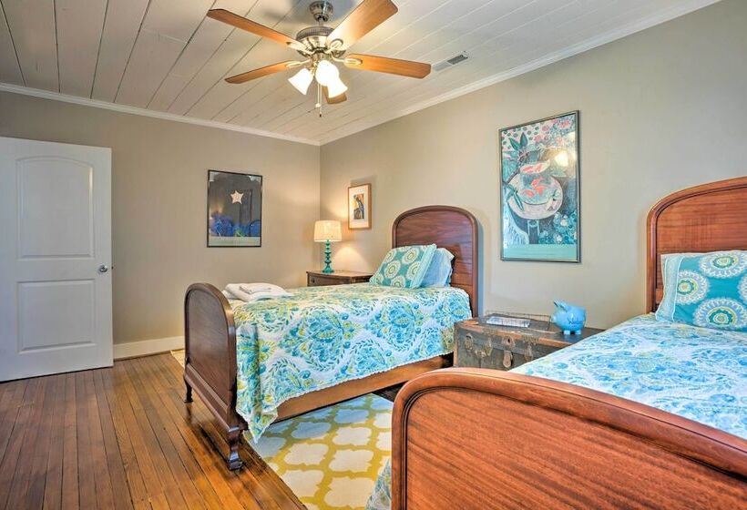 Urbanna Cottage W/ Private Yard & Water Views