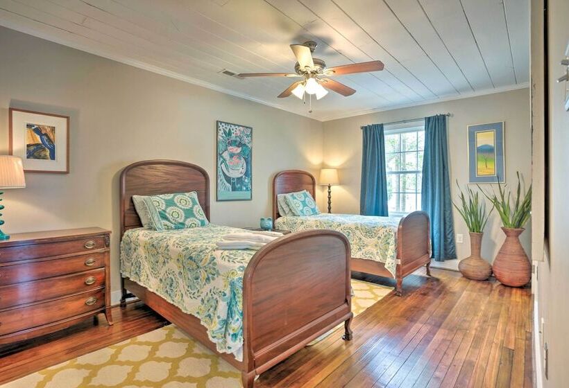 Urbanna Cottage W/ Private Yard & Water Views