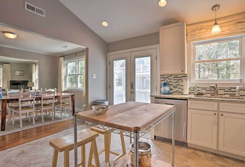 Urbanna Cottage W/ Private Yard & Water Views