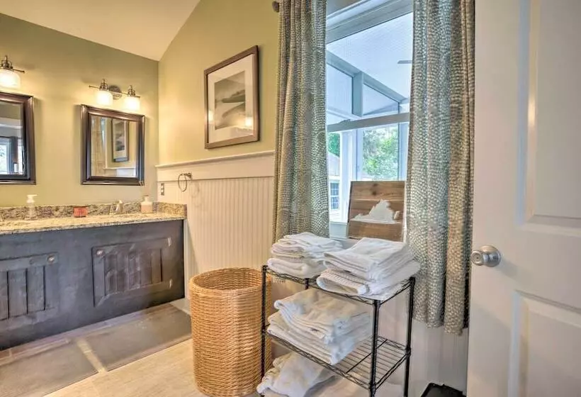 Urbanna Cottage W/ Private Yard & Water Views