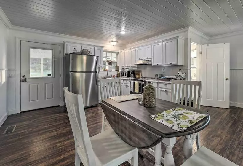 Waterfront Dunlap Cottage: Large Yard + Views