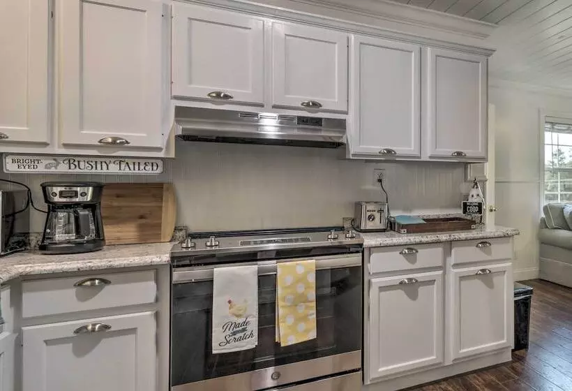 Waterfront Dunlap Cottage: Large Yard + Views