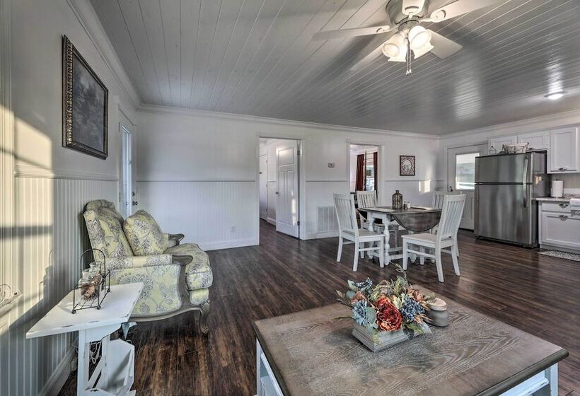 Waterfront Dunlap Cottage: Large Yard + Views