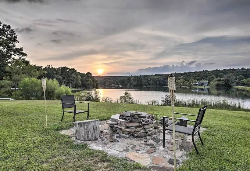 Waterfront Dunlap Cottage: Large Yard + Views