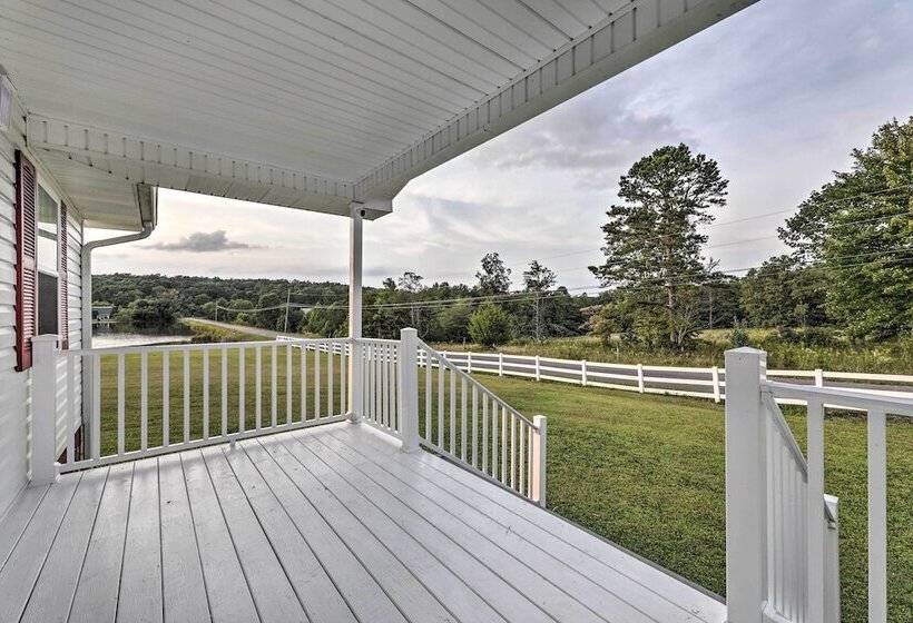 Waterfront Dunlap Cottage: Large Yard + Views