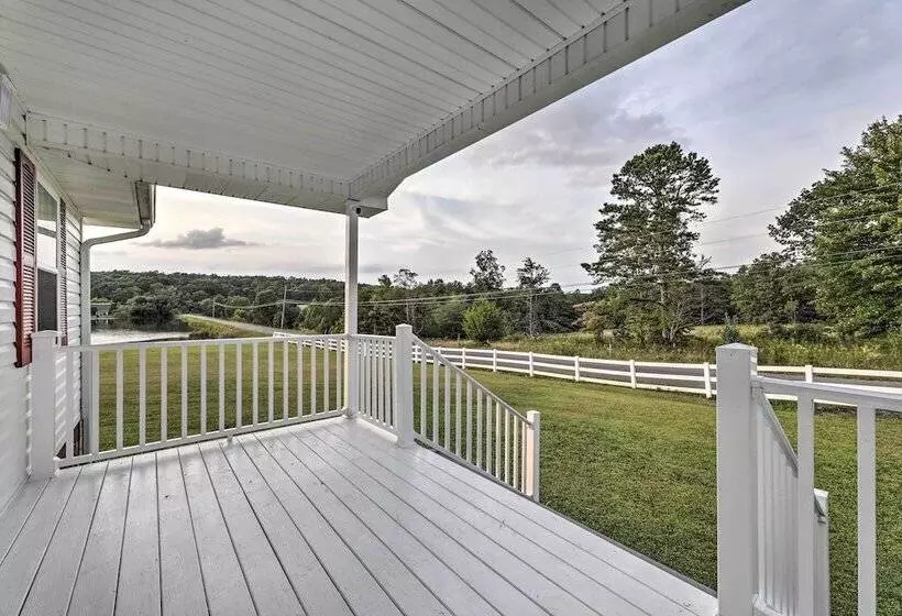 Waterfront Dunlap Cottage: Large Yard + Views