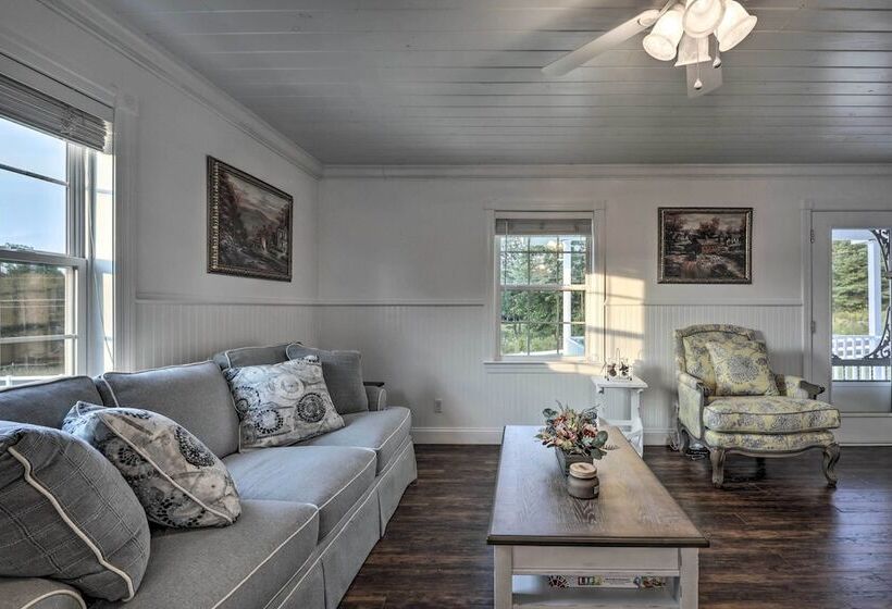 Waterfront Dunlap Cottage: Large Yard + Views