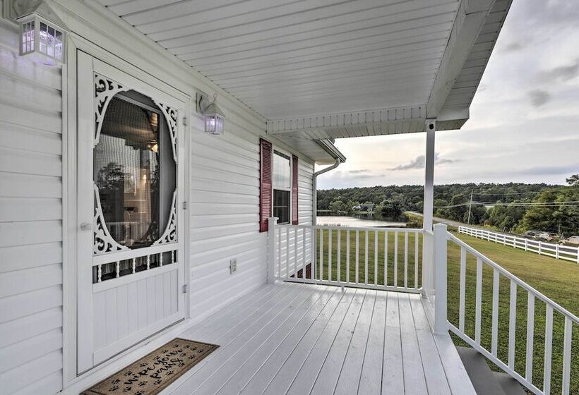 Waterfront Dunlap Cottage: Large Yard + Views