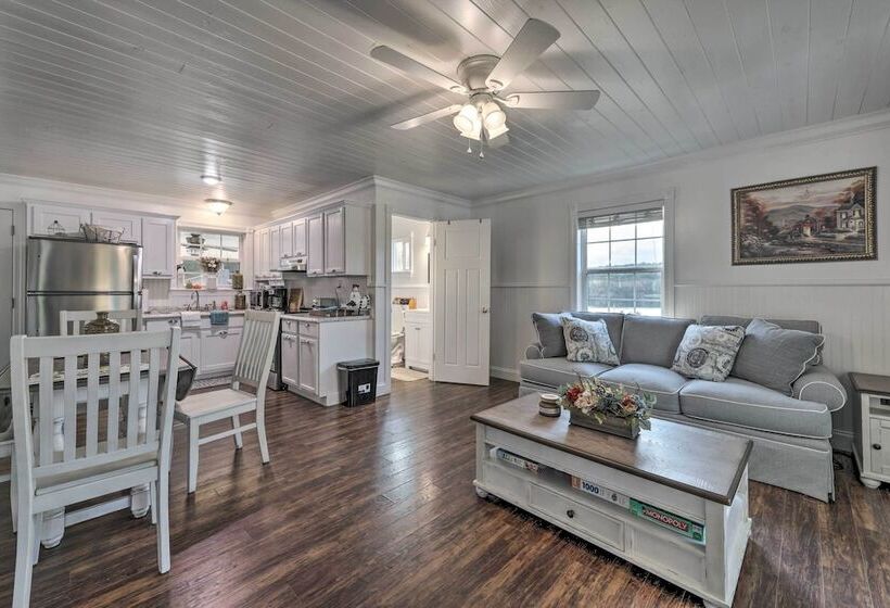 Waterfront Dunlap Cottage: Large Yard + Views