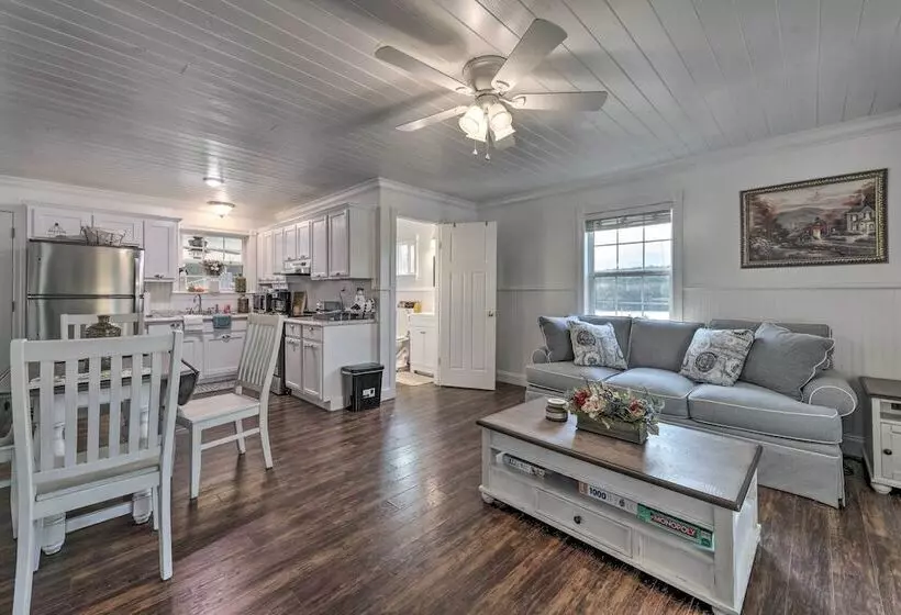 Waterfront Dunlap Cottage: Large Yard + Views