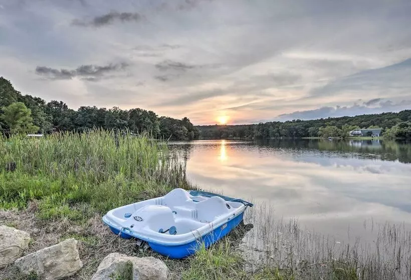 Waterfront Dunlap Cottage: Large Yard + Views