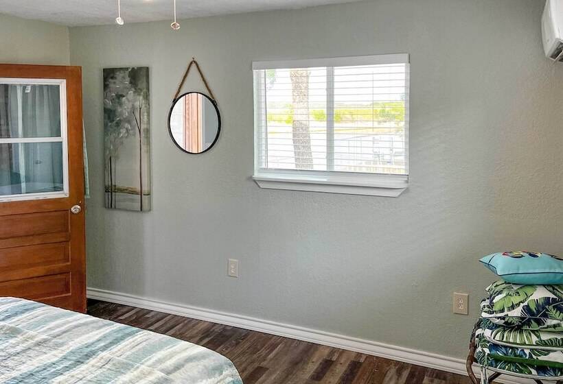 Private Dock   Waterfront Lake Brownwood Gem!