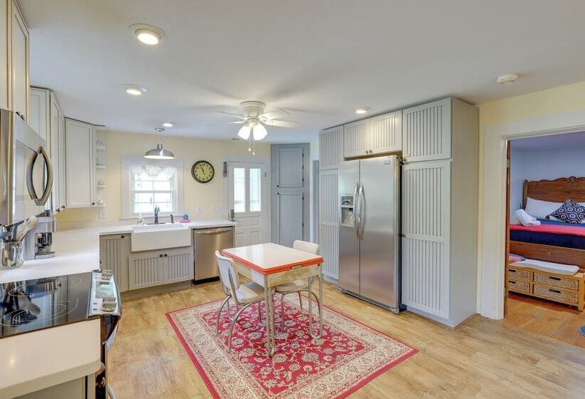 Weaverville Cottage: Fishing Pond & Mountain Views