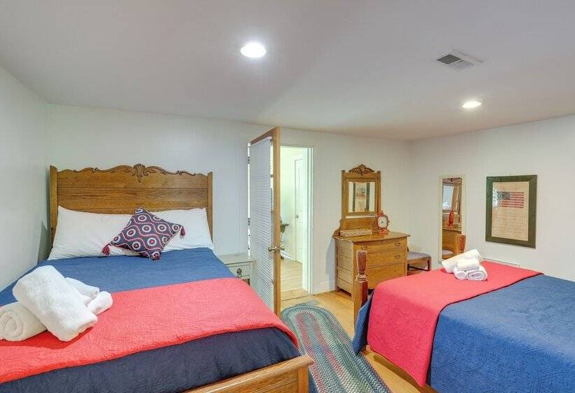 Weaverville Cottage: Fishing Pond & Mountain Views