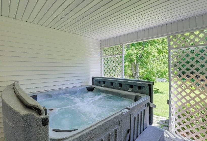 Weaverville Cottage: Fishing Pond & Mountain Views