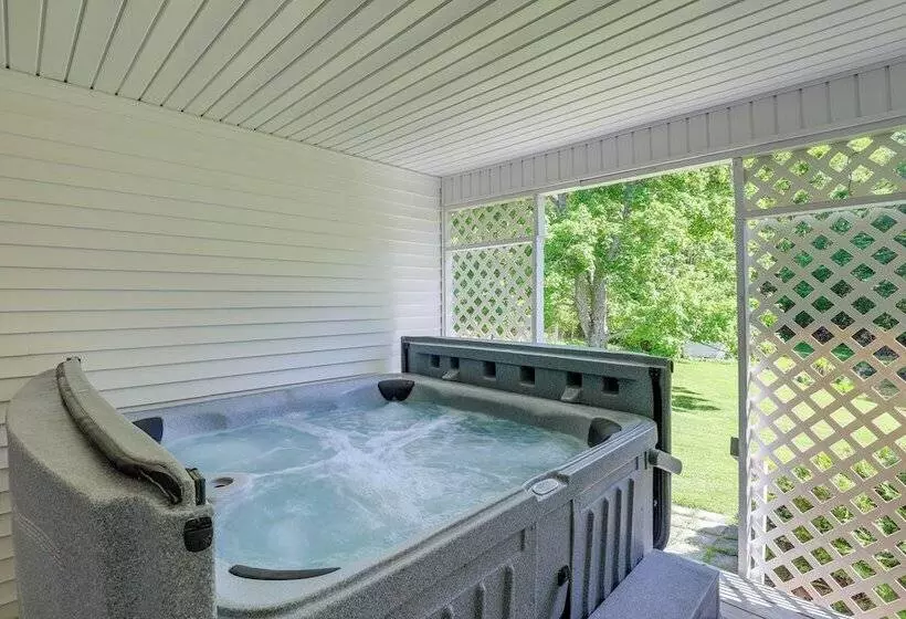 Weaverville Cottage: Fishing Pond & Mountain Views