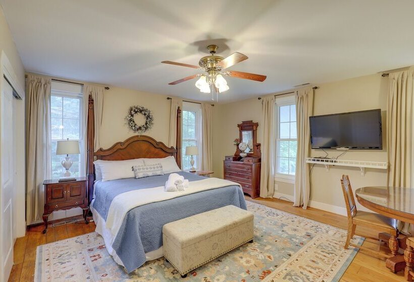 Weaverville Cottage: Fishing Pond & Mountain Views