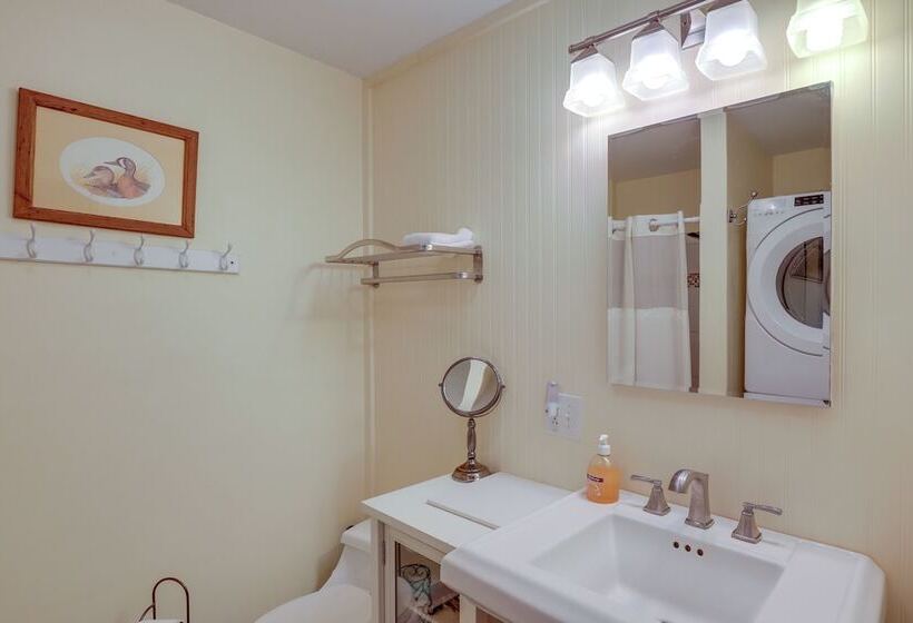 Weaverville Cottage: Fishing Pond & Mountain Views