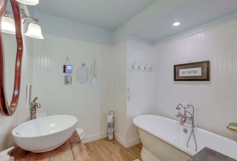 Weaverville Cottage: Fishing Pond & Mountain Views