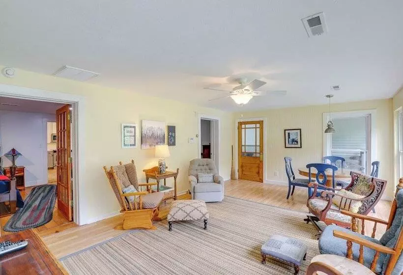 Weaverville Cottage: Fishing Pond & Mountain Views