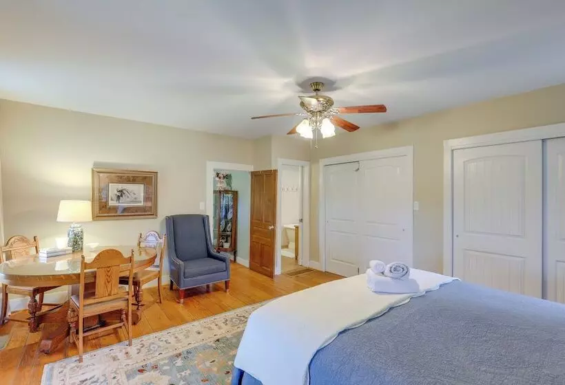 Weaverville Cottage: Fishing Pond & Mountain Views