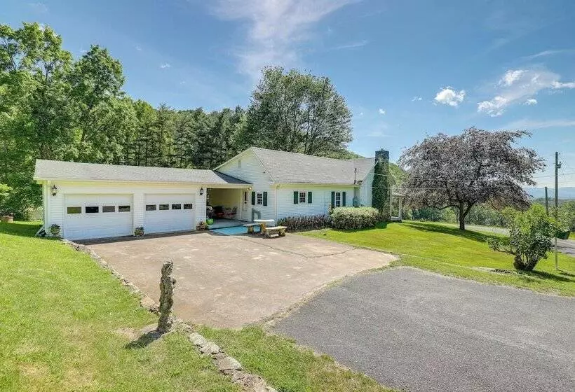 Weaverville Cottage: Fishing Pond & Mountain Views