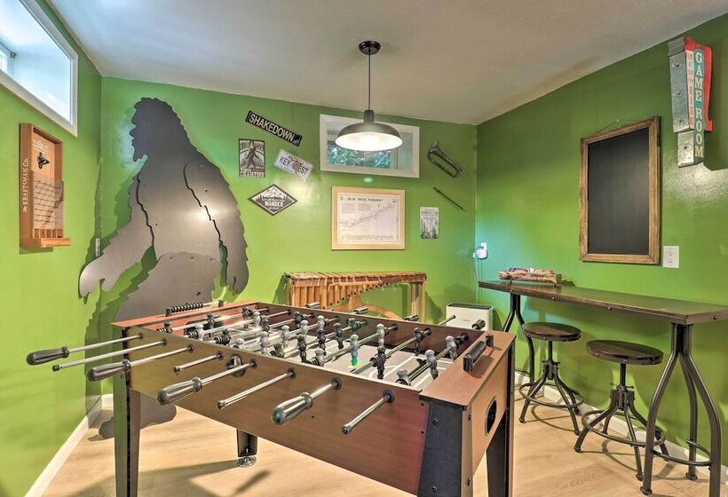 Weaverville Home W/ Wraparound Deck & Fire Pit!