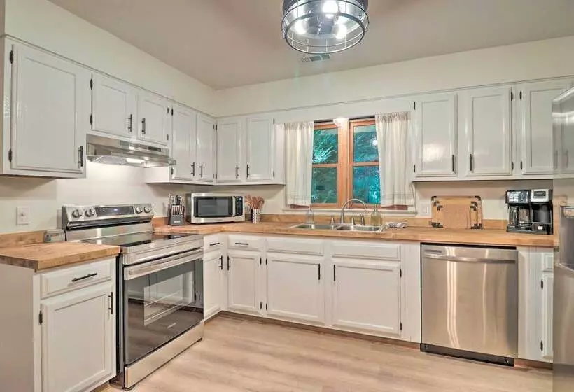 Weaverville Home W/ Wraparound Deck & Fire Pit!