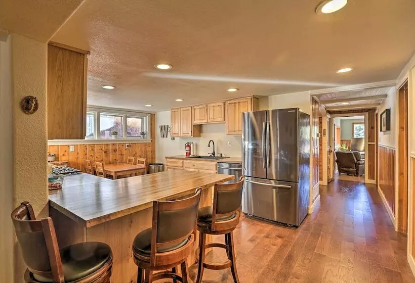 Wildmanor Ranch  Near Red Rocks W/ Hot Tub!